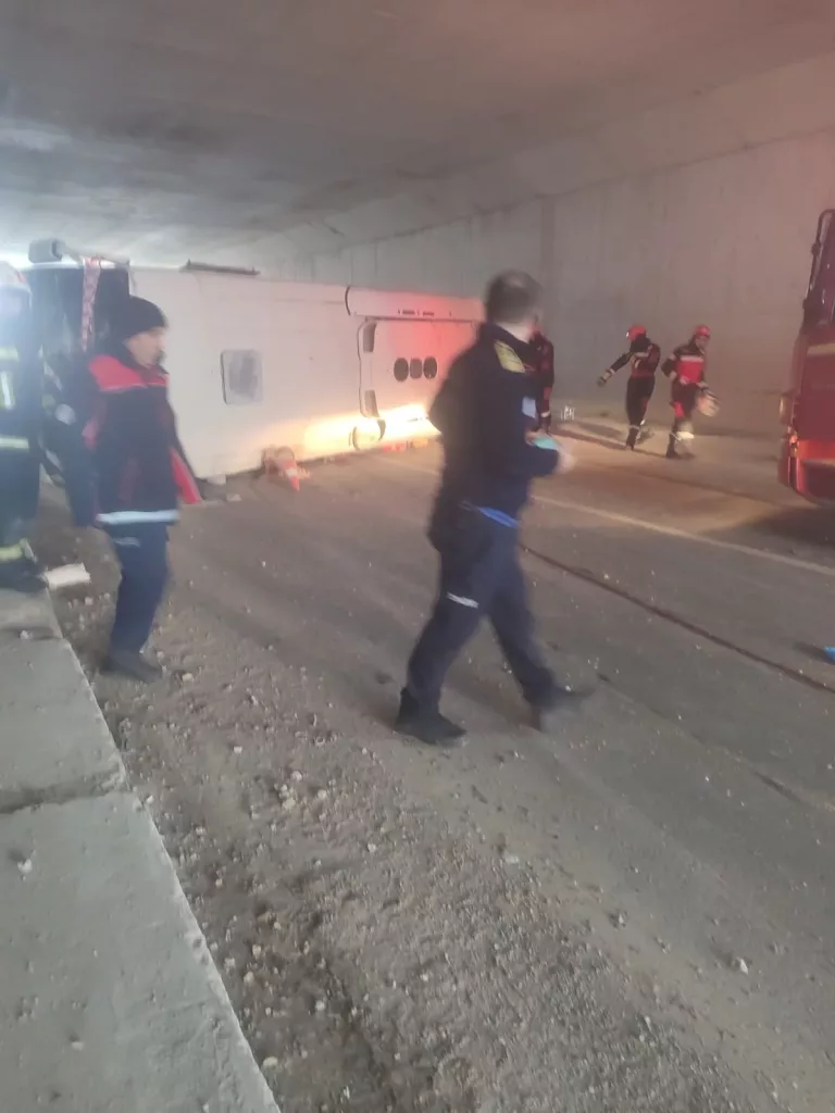 DENİZLİ'DE İŞÇİ SERVİSİ DEVRİLDİ: 4 ÖLÜ, 19 YARALI