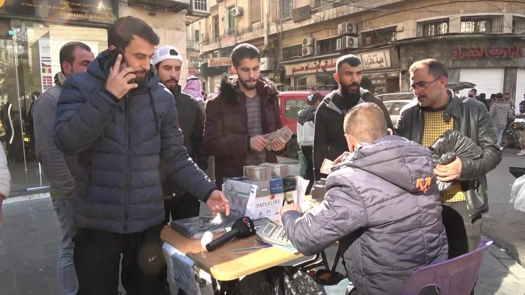 SURİYE LİRASI, DOLAR KARŞISINDA DEĞER KAZANMAYA DEVAM EDİYOR