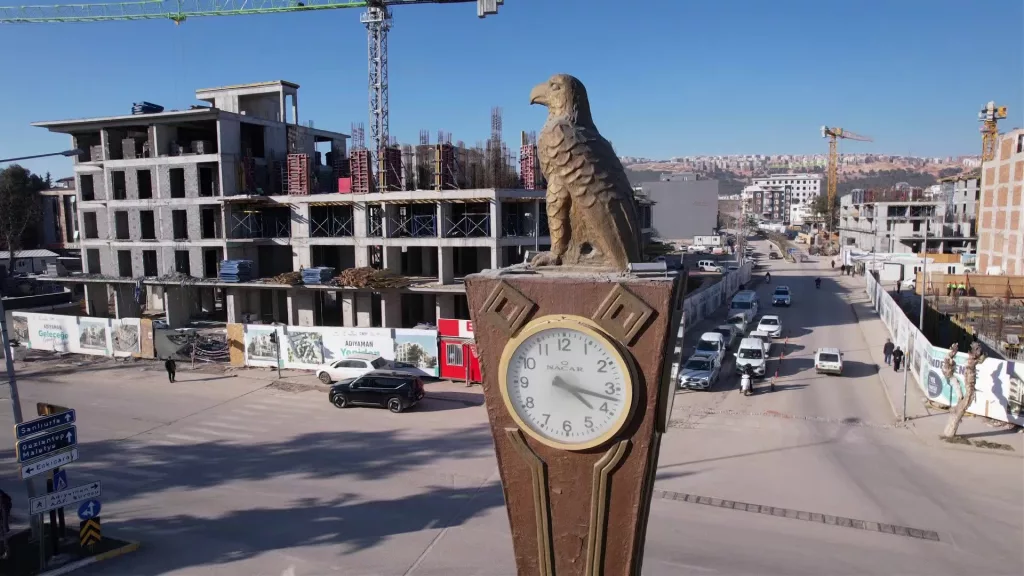 ADIYAMAN SAAT KULESİ 2 YILDIR 04.17'Yİ GÖSTERİYOR
