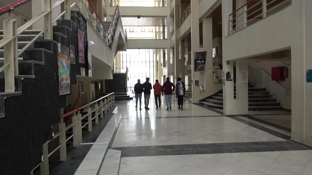 EN AZ 200 ÖĞRENCİYİ TUTUKLATTIRAN ESAD AJANI PROFESÖR NAHLA ESA TUTUKLANDI
