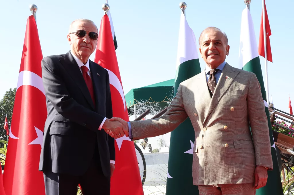 CUMHURBAŞKANI ERDOĞAN, PAKİSTAN BAŞBAKANI ŞERİF TARAFINDAN RESMİ TÖRENLE KARŞILANDI