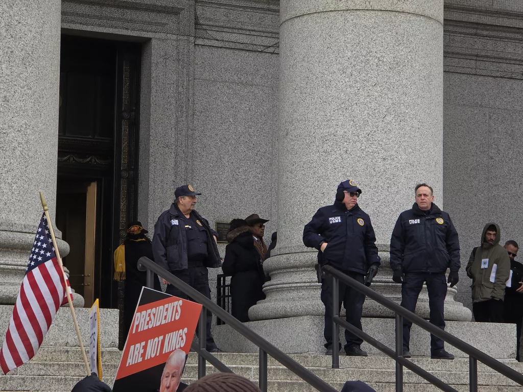 NEW YORK BELEDİYE BAŞKANI ERİC ADAMS HAKKINDAKİ SUÇLAMALARIN DÜŞÜRÜLMESİNE İLİŞKİN DURUŞMADA KARAR ÇIKMADI