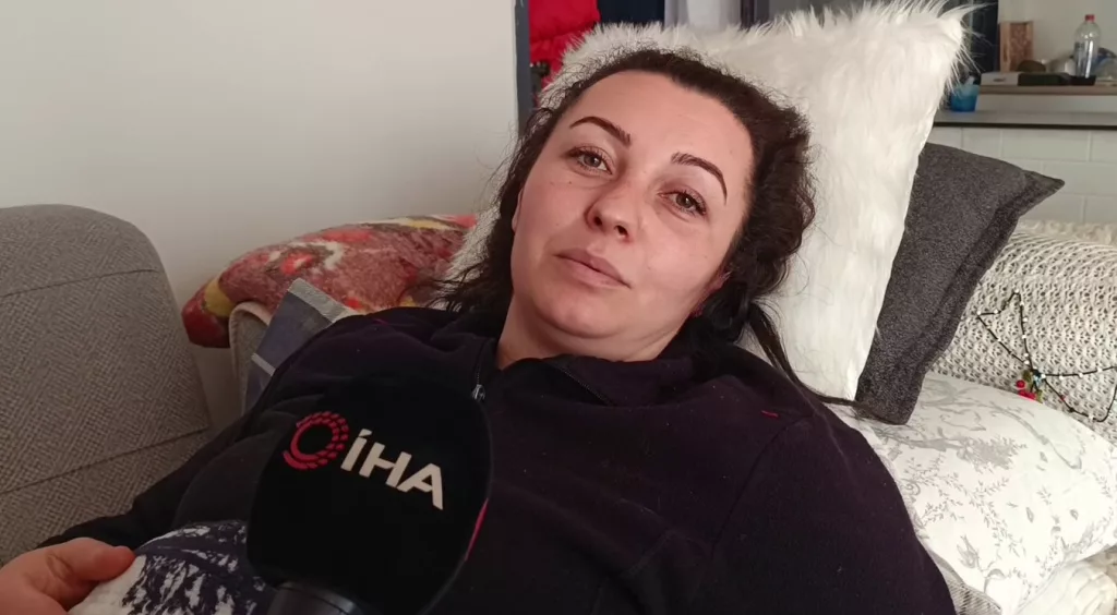TUZLA'DA EHLİYETSİZ SÜRÜCÜ BANKTA OTURAN KADINI EZDİ YAŞADIĞI DEHŞETİ BÖYLE ANLATTI: "KAÇMA ŞANSIM OLMADI, KENDİMİ ARABANIN ALTINDA BULDUM"