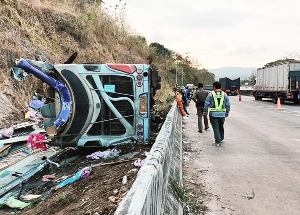 A bus accident kills 18 people in eastern Thailand