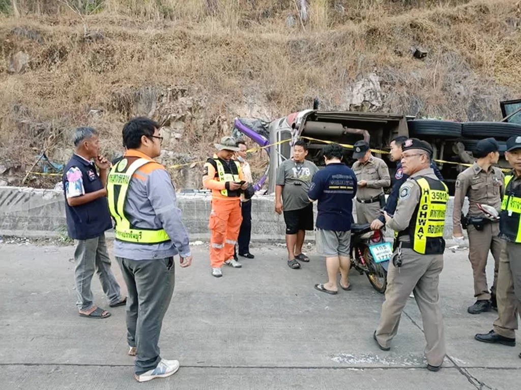 A bus accident kills 18 people in eastern Thailand
