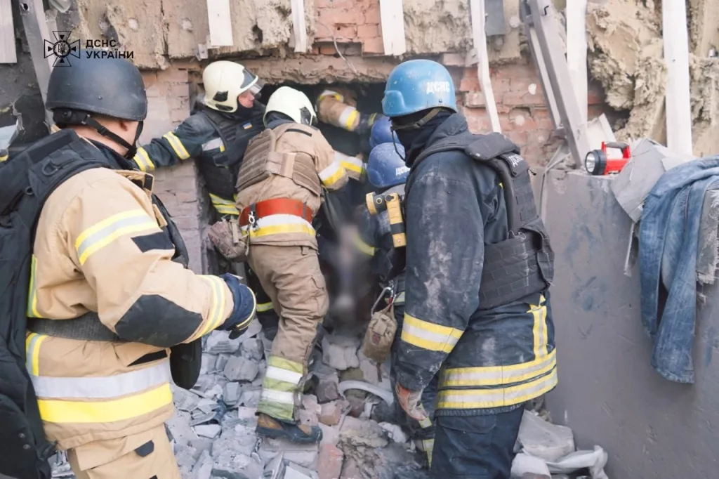 RUSYA'DAN UKRAYNA'YA FÜZE SALDIRISI: 5 ÖLÜ, 50 YARALI