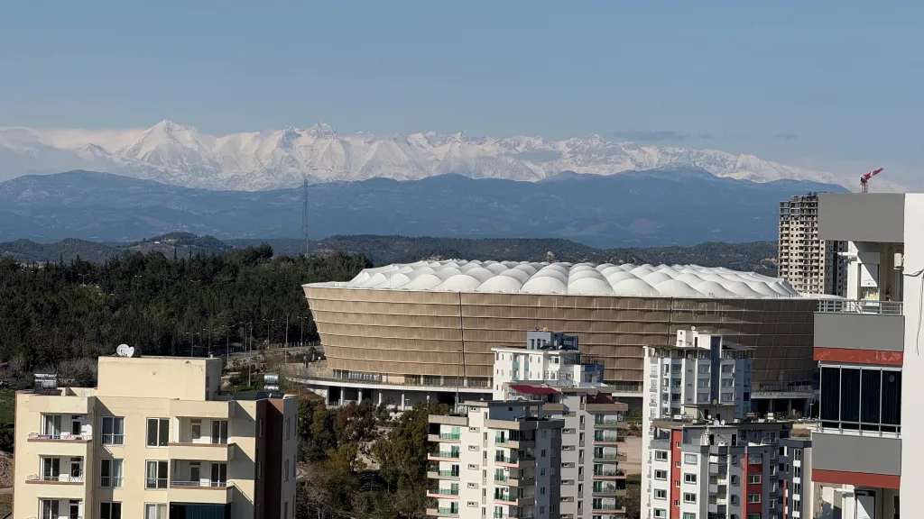 TOROSLARIN ZİRVESİNDEN KARTPOSTALLIK MANZARALAR