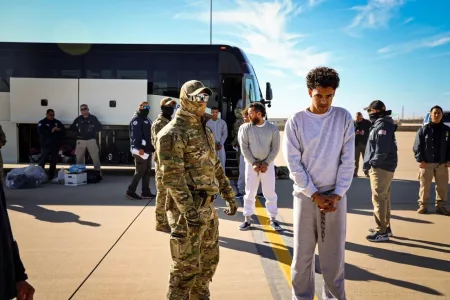 US Sends 10 ‘Criminal’ Immigrants to Guantanamo Bay