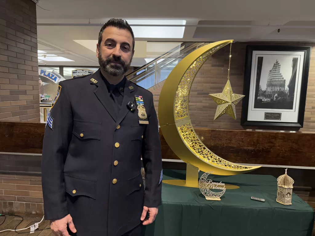 NEW YORK POLİS TEŞKİLATI'NDA İLK KEZ "HİLAL YAKMA TÖRENİ" DÜZENLENDİ