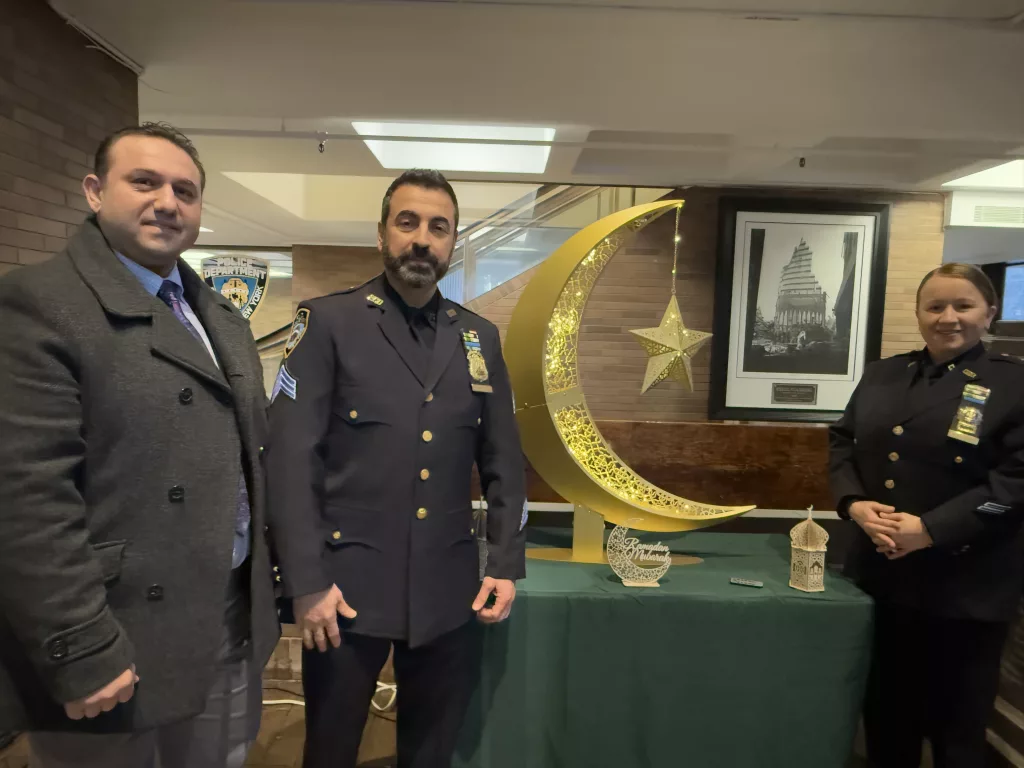 NEW YORK POLİS TEŞKİLATI'NDA İLK KEZ "HİLAL YAKMA TÖRENİ" DÜZENLENDİ