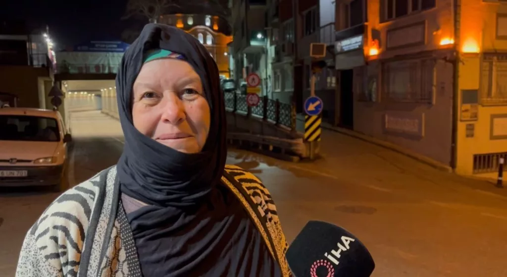BU MAHALLEDE DAVUL ÇALMAK YASAK...GELENEK BU YIL DA BOZULMADI.. GÖREVLİLER, ZİLLERE BASIP VATANDAŞLARI "PİLAVA PİLAVA" DİYE UYANDIRIYOR