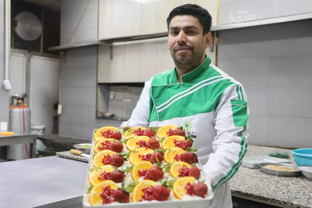 OSMANLI'DAN GÜNÜMÜZE RAMAZAN SOFRALARININ EN RENKLİ TATLISI: GÜLLAÇ