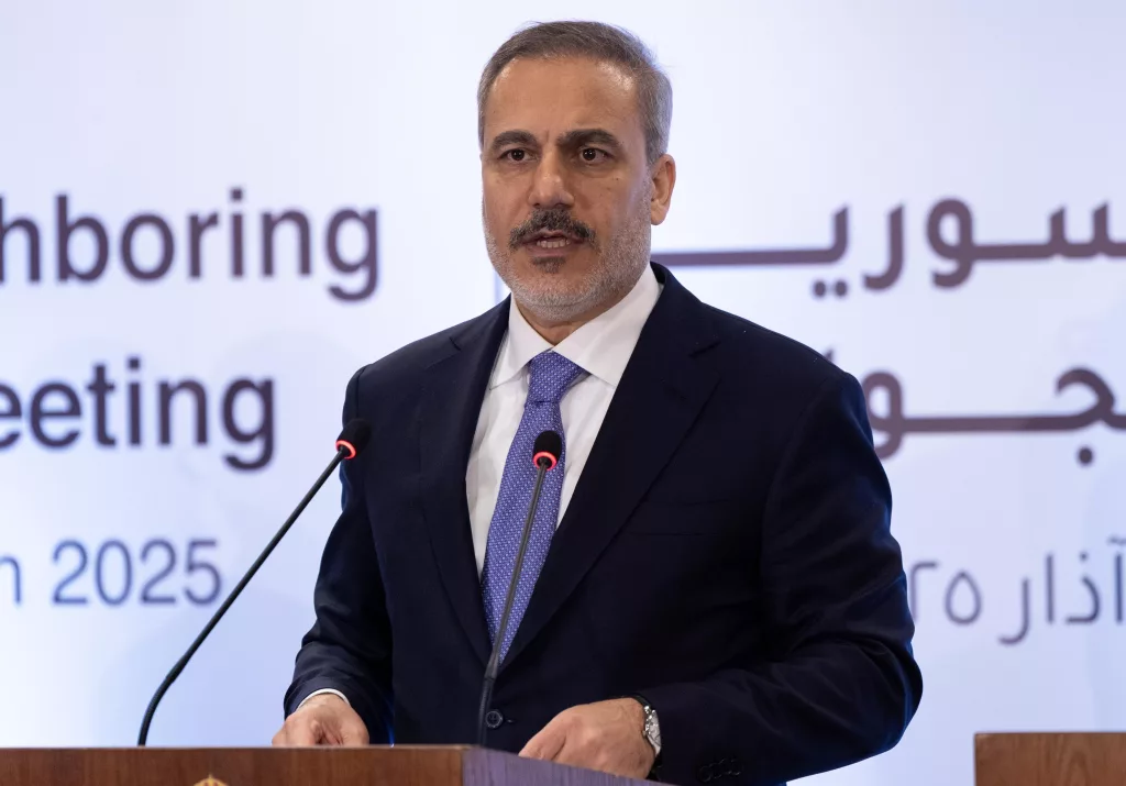 TÜRKİYE, SURİYE, IRAK, ÜRDÜN VE LÜBNAN DEAŞ'A YÖNELİK MÜŞTEREK OPERASYON VE İSTİHBARAT MEKANİZMASI KURACAK DIŞİŞLERİ BAKANI FİDAN: "SURİYE HÜKÜMETİNİN HİÇBİR PROVOKASYONA GELMEDEN HAFTALARDIR SÜRDÜRDÜĞÜ POLİTİKANIN SON GÜNLERDE BİR PROVOKASYONLA RAYINDAN ÇIKARILMAYA ÇALIŞILDIĞINI GÖRÜYORUZ" "NASIL DEAŞ ARAPLARI TEMSİL ETMİYORSA, PKK DA KÜRTLERİ TEMSİL ETMİYOR"