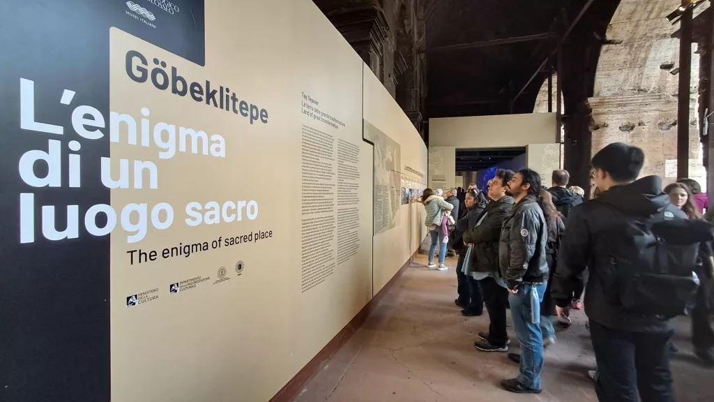 ROMA'DA "GÖBEKLİTEPE: KUTSAL BİR YERİN GİZEMİ" SERGİSİNE BÜYÜK İLGİ KÜLTÜR VE TURİZM BAKANI ERSOY: "GÖBEKLİTEPE'NİN EŞSİZ TARİHİNİ ROMA'NIN KALBİNDE YENİDEN CANLANDIRDIK"