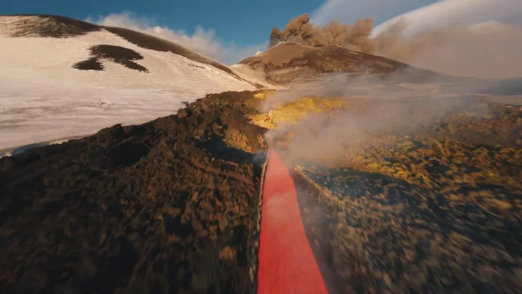 ETNA YANARDAĞI PATLARKEN KAYAK YAPTI