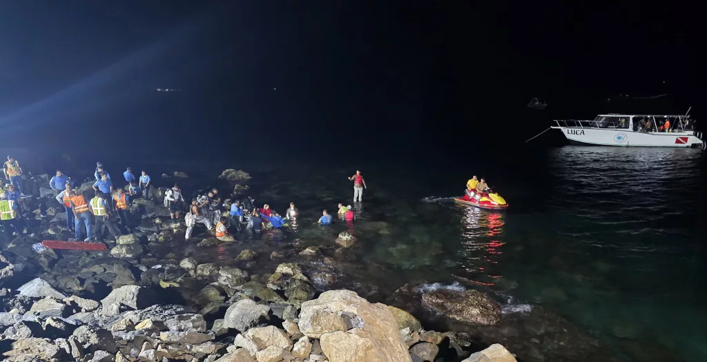 HONDURAS'TA KALKIŞ YAPAN UÇAK SANİYELER SONRA SUYA DÜŞTÜ: 12 ÖLÜ