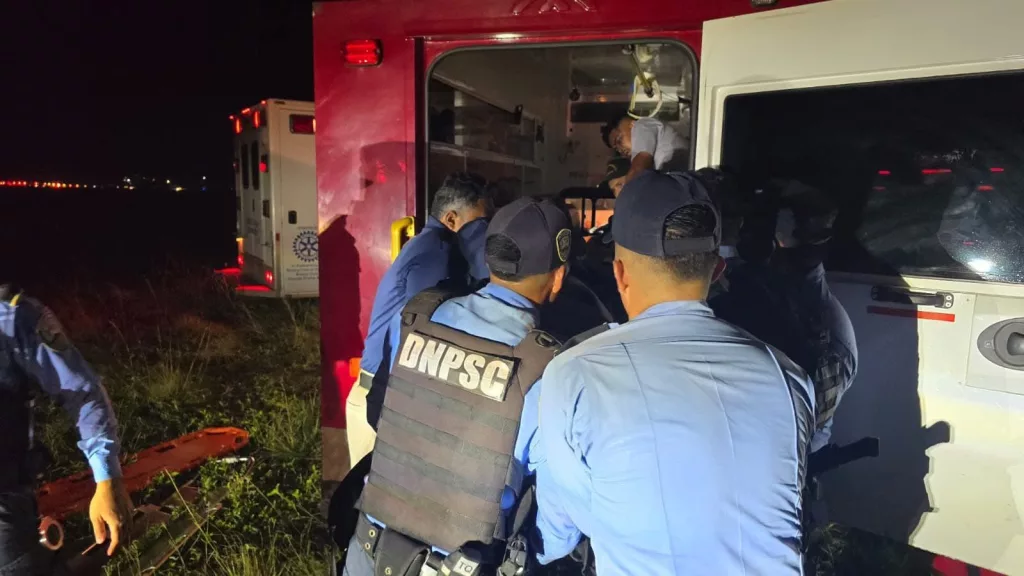HONDURAS'TA KALKIŞ YAPAN UÇAK SANİYELER SONRA SUYA DÜŞTÜ: 12 ÖLÜ