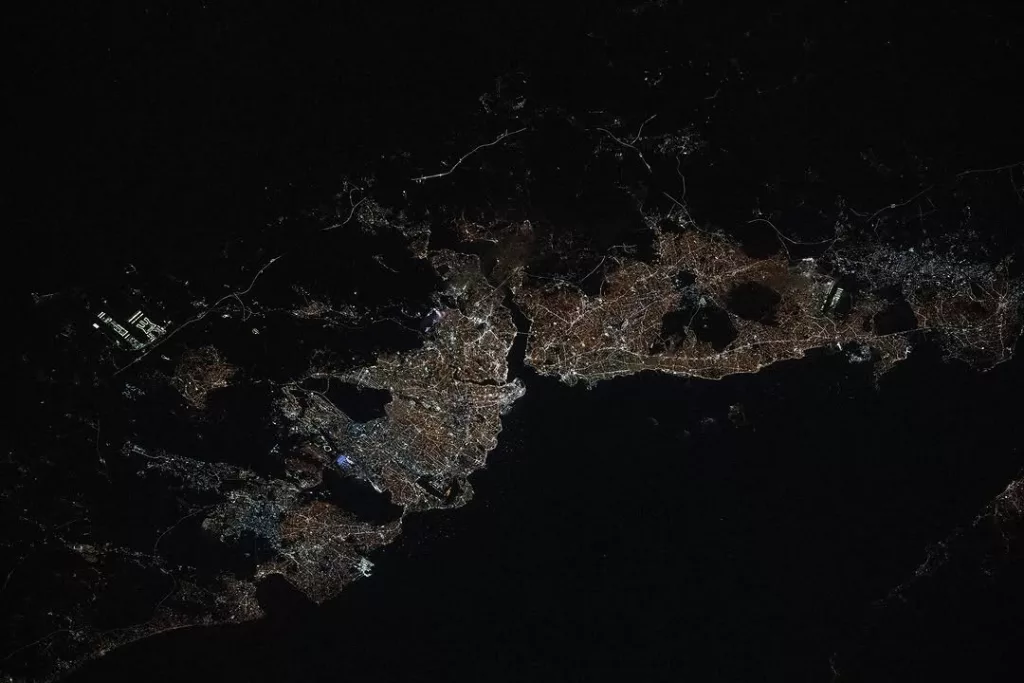 UZAYDAN İSTANBUL'UN SON HALİ GECE GÖRÜNTÜLENDİ