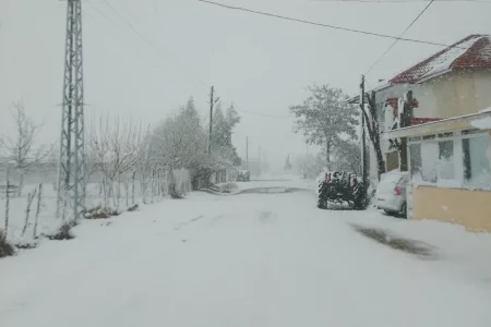 Turkish Tourist City Receives Snowfall amid March