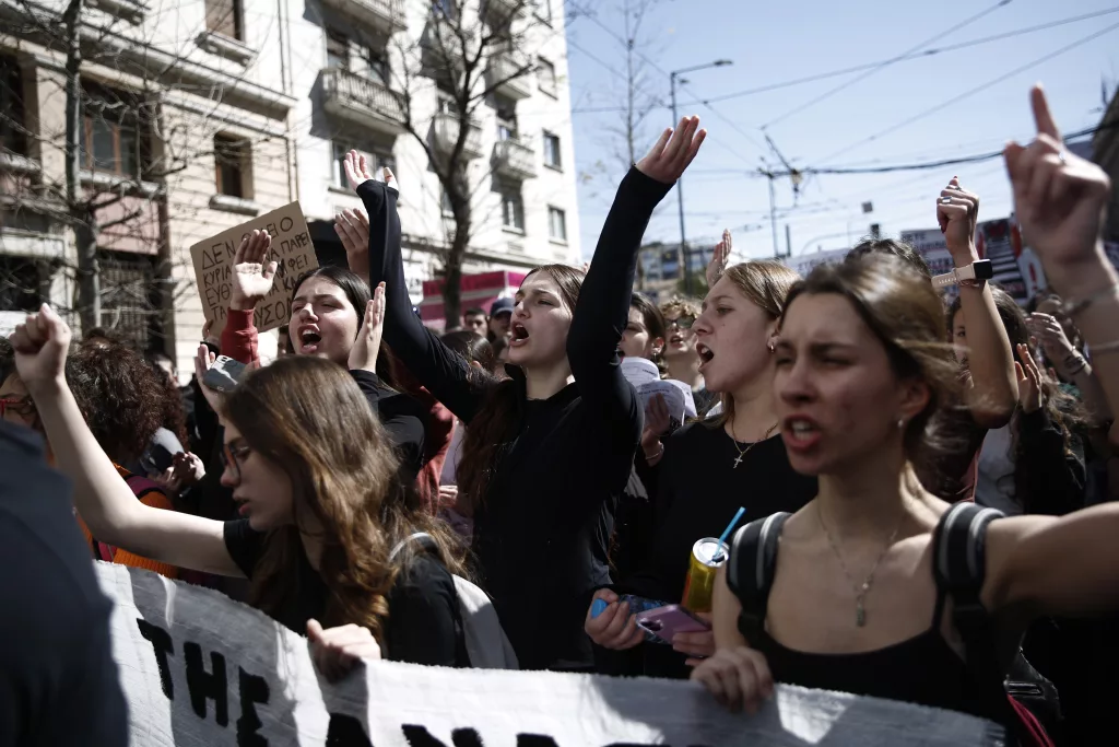 Rally in Athens calls for justice for victims of Tempi train crash