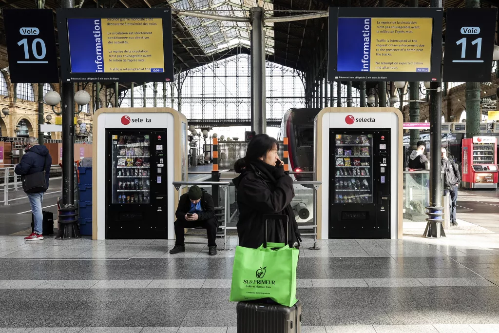 Paris Gare du Nord's traffic interrupted after World War II bomb found