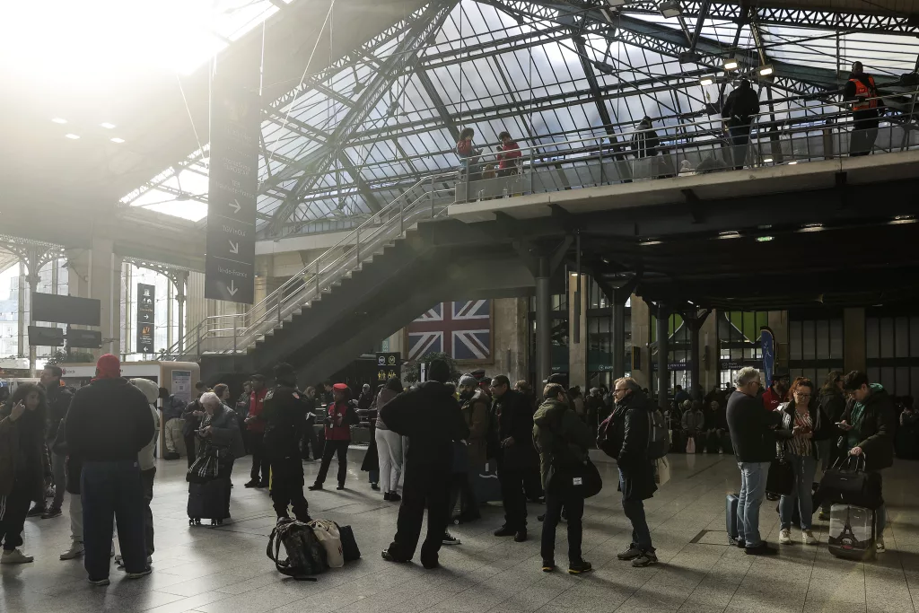 Paris Gare du Nord's traffic interrupted after World War II bomb found