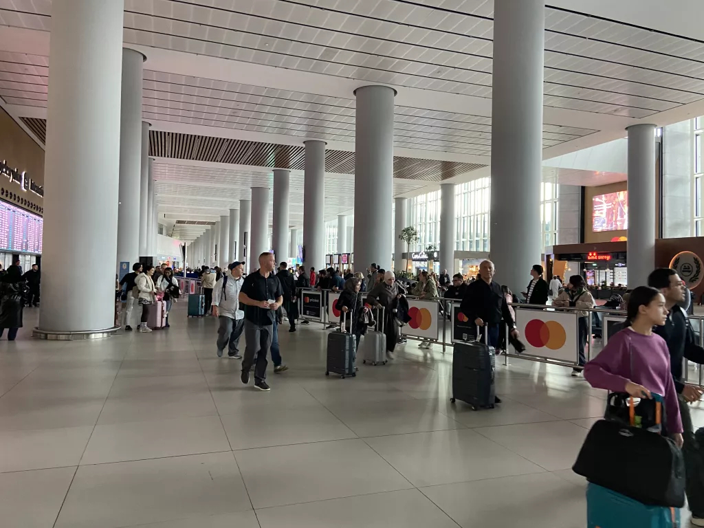 İSTANBUL HAVALİMANI'NDA DÖNÜŞ YOĞUNLUĞU BAŞLADI