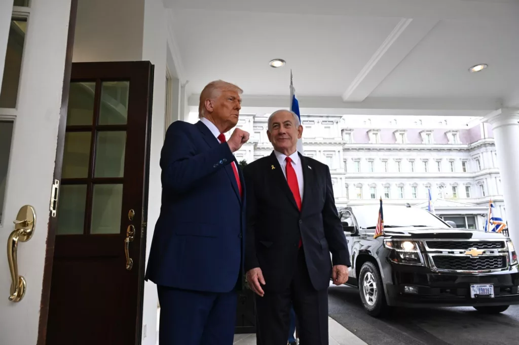 TRUMP'TAN CUMHURBAŞKANI ERDOĞAN AÇIKLAMASI: "BEN ONU SEVİYORUM, O DA BENİ SEVER" NETANYAHU: "TÜRKİYE'NİN ABD İLE MUAZZAM İLİŞKİLERİ VAR, BAŞKAN İLE TÜRKİYE İLE ÇATIŞMADAN NASIL KAÇINABİLECEĞİMİZ KONUSUNU GÖRÜŞTÜK" ABD BAŞKANI DONALD TRUMP, "GAZZE'DEKİ SAVAŞ ÇOK UZAK OLMAYAN BİR GELECEKTE SONA ERECEK" DEDİ