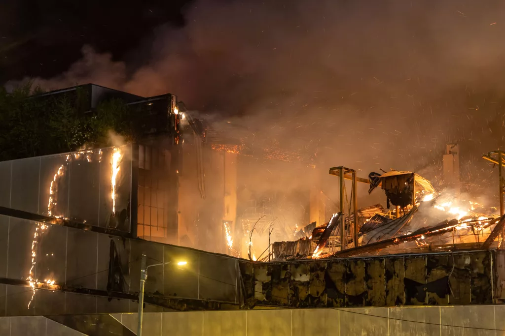 Waste collection plant on fire in the north of Paris