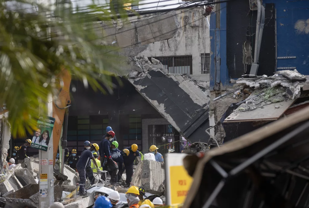 Search operation following nightclub roof collapse in Santo Domingo
