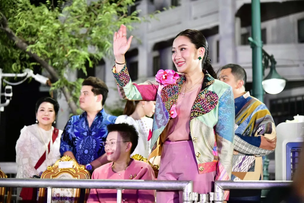 TAYLAND'DA SONGKRAN SU FESTİVALİ RENKLİ GÖRÜNTÜLERLE BAŞLADI