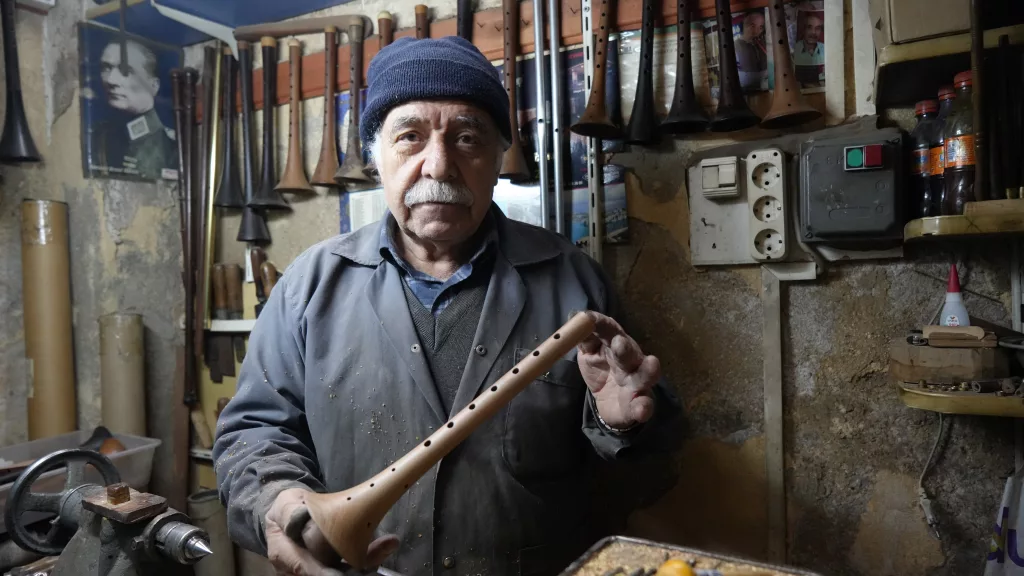 GAZİANTEP'TE 70 YAŞINDAKİ USTA, 60 YILDIR GELENEKSEL YÖNTEMLERLE ZURNA ÜRETİYOR DÜĞÜN SEZONUNUN BAŞLAMASIYLA ZURNADA YOĞUN MESAİ BAŞLADI
