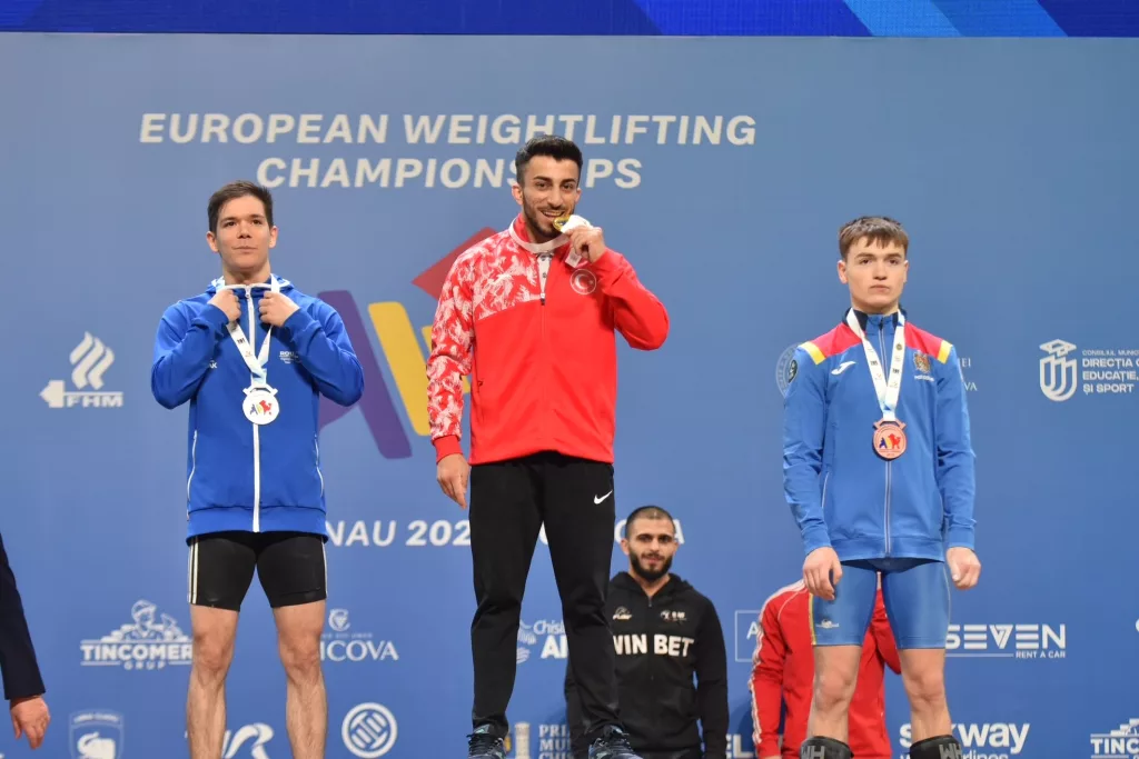 HARUN ALGÜL'DEN ALTIN MADALYA