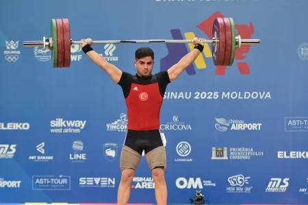 Türkiye’s Kaan Kahriman Wins European Weightlifting Gold