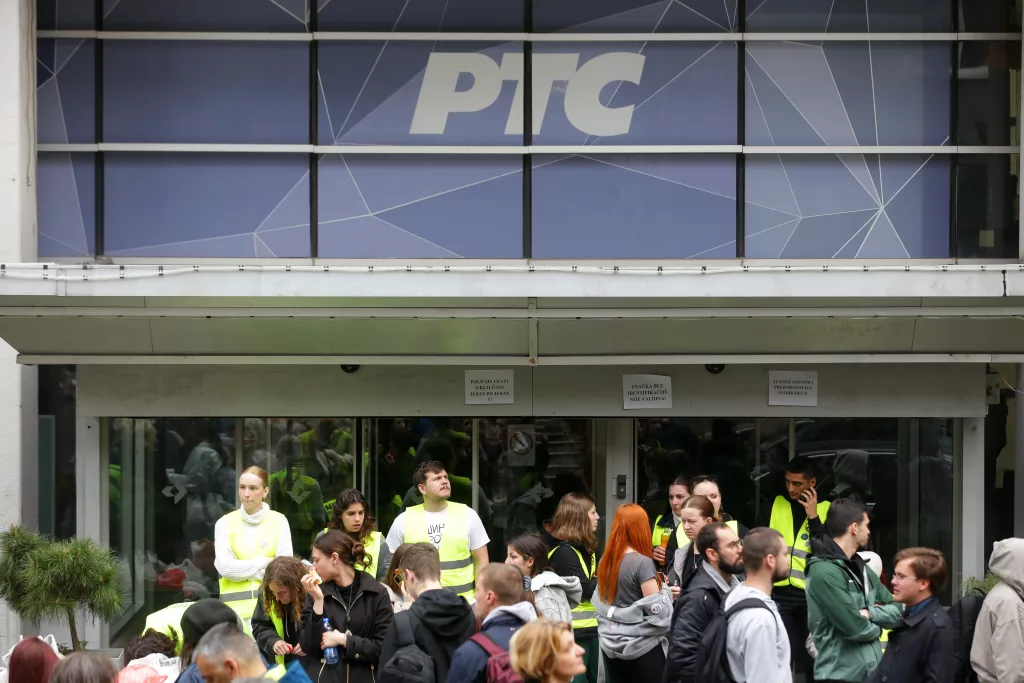 Serbian university students block the Radio Television of Serbia headquarters