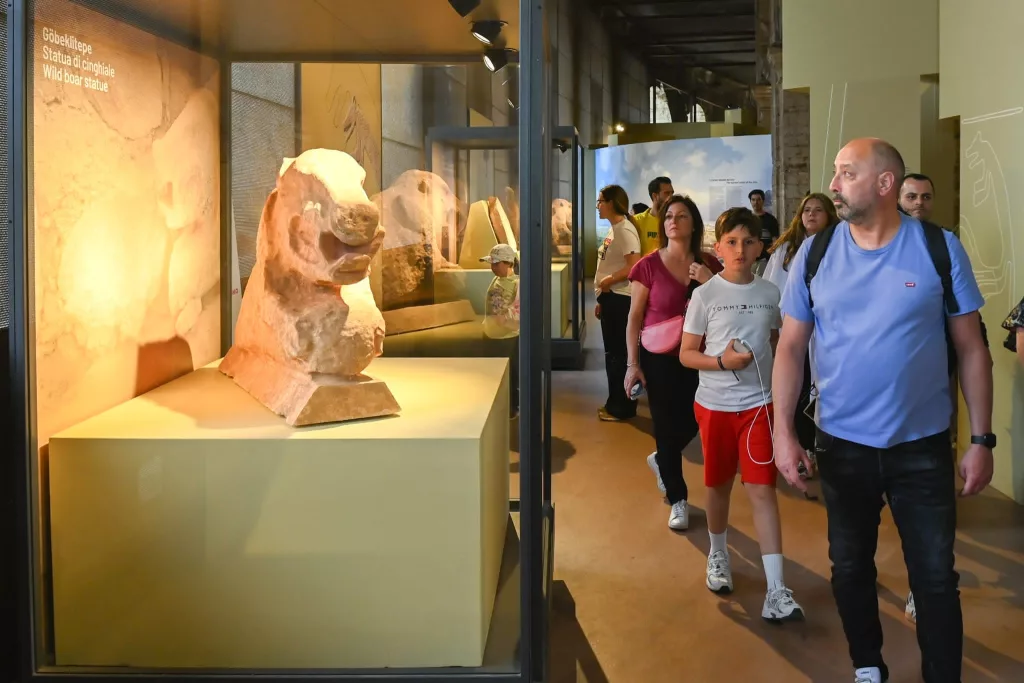 ROMA'DAKİ "GÖBEKLİTEPE: KUTSAL BİR YERİN GİZEMİ" SERGİSİ 6 MİLYON ZİYARETÇİYE ULAŞTI BAKAN ERSOY: "GÖBEKLİTEPE: KUTSAL BİR YERİN GİZEMİ SERGİSİ TAŞLARIN DİLE GELDİĞİ BİR BULUŞMA OLMUŞTUR"