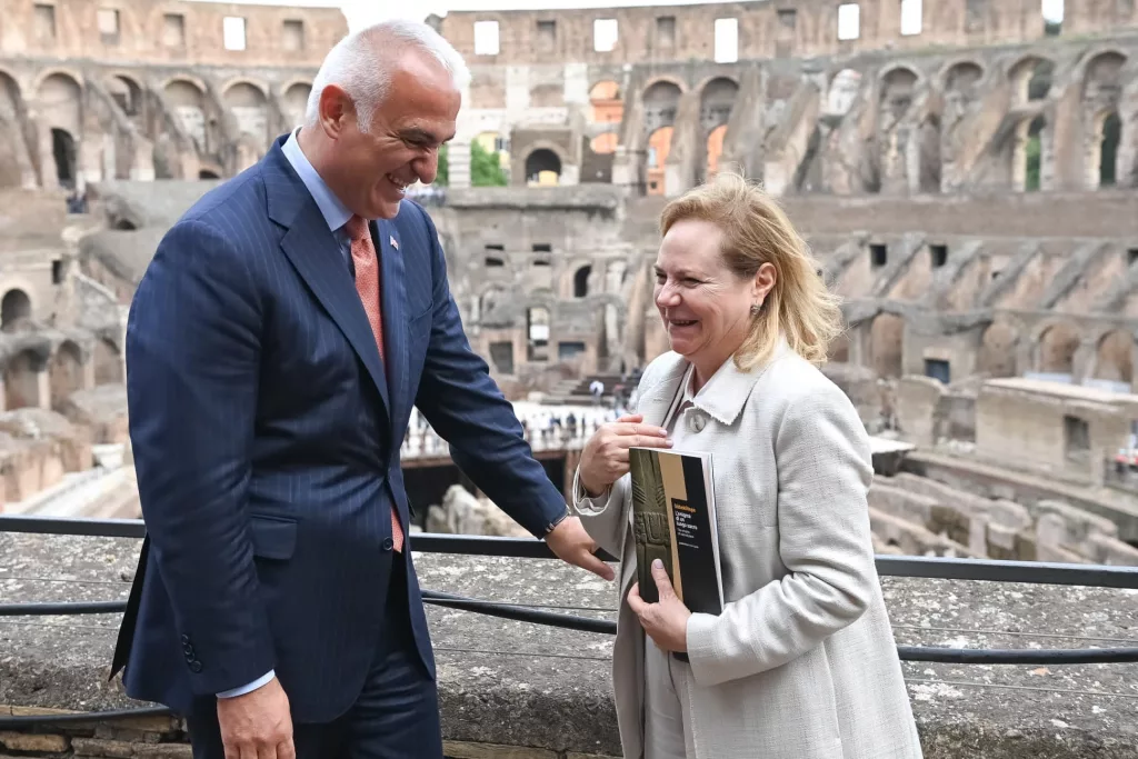 ROMA'DAKİ "GÖBEKLİTEPE: KUTSAL BİR YERİN GİZEMİ" SERGİSİ 6 MİLYON ZİYARETÇİYE ULAŞTI BAKAN ERSOY: "GÖBEKLİTEPE: KUTSAL BİR YERİN GİZEMİ SERGİSİ TAŞLARIN DİLE GELDİĞİ BİR BULUŞMA OLMUŞTUR"
