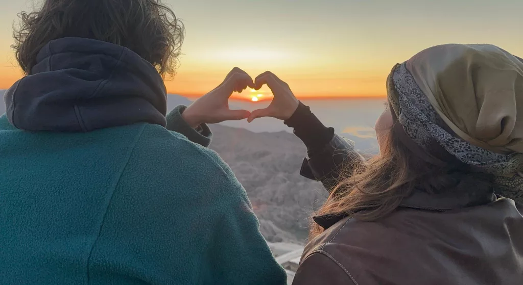 NEMRUT DAĞI'NDA GÜN DOĞUMU HAYRAN BIRAKIYOR