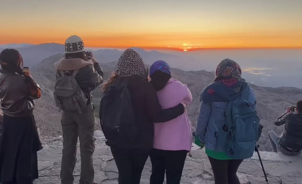 NEMRUT DAĞI'NDA GÜN DOĞUMU HAYRAN BIRAKIYOR
