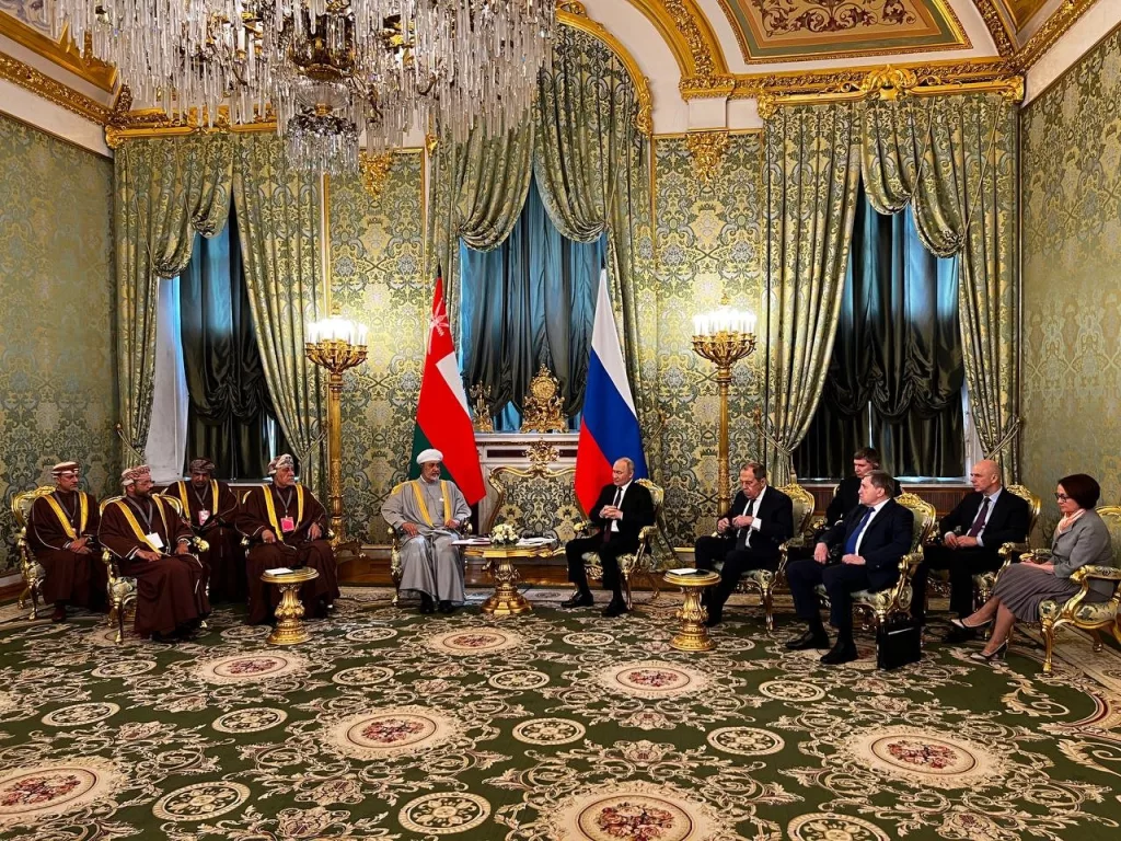 PUTİN İLE UMMAN SULTANI AL SAİD'DEN İLK YÜZ YÜZE GÖRÜŞME İKİ LİDER İRAN-ABD ARASINDAKİ NÜKLEER MÜZAKERELERİ ELE ALDI RUSYA VE UMMAN'DAN KARŞILIKLI VİZE MUAFİYETİ
