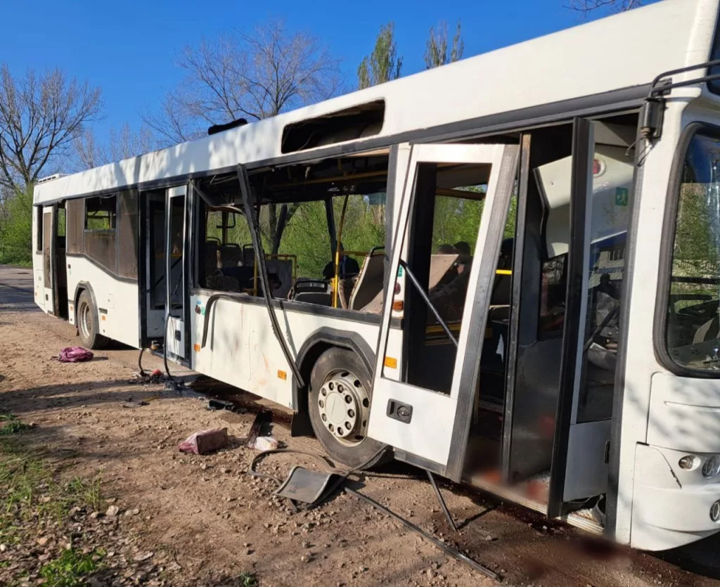 RUSYA, UKRAYNA'DA SİVİLLERİ TAŞIYAN OTOBÜSÜ VURDU: 9 ÖLÜ, 30 YARALI
