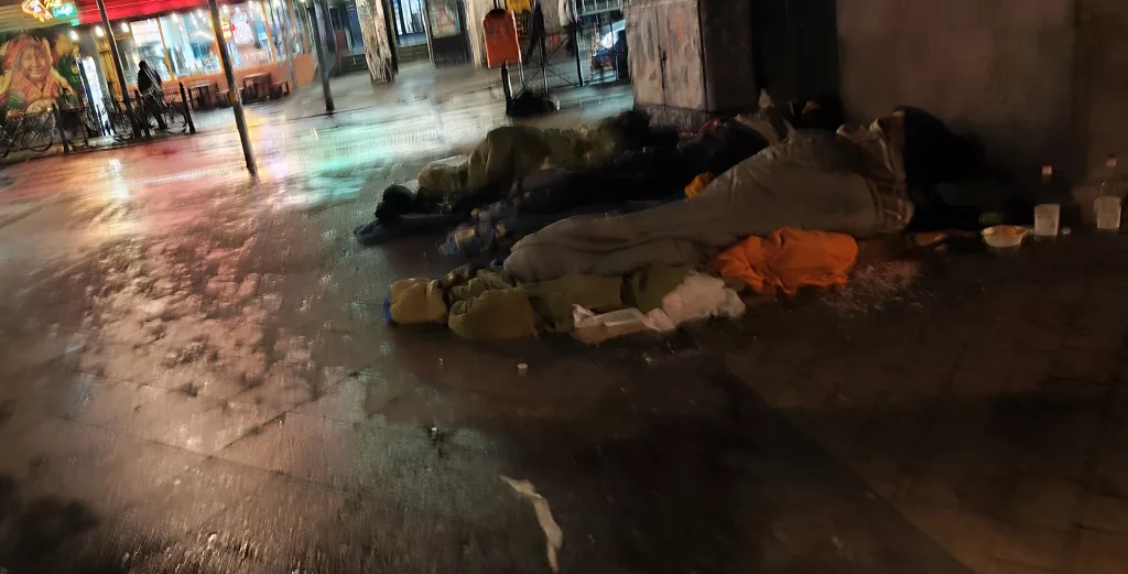 ALMANYA'DA EVSİZLİK SORUNU ARTARAK DEVAM EDİYOR