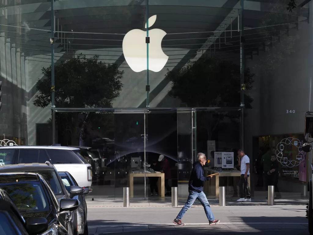 Apple Inc, to report second quarter earnings