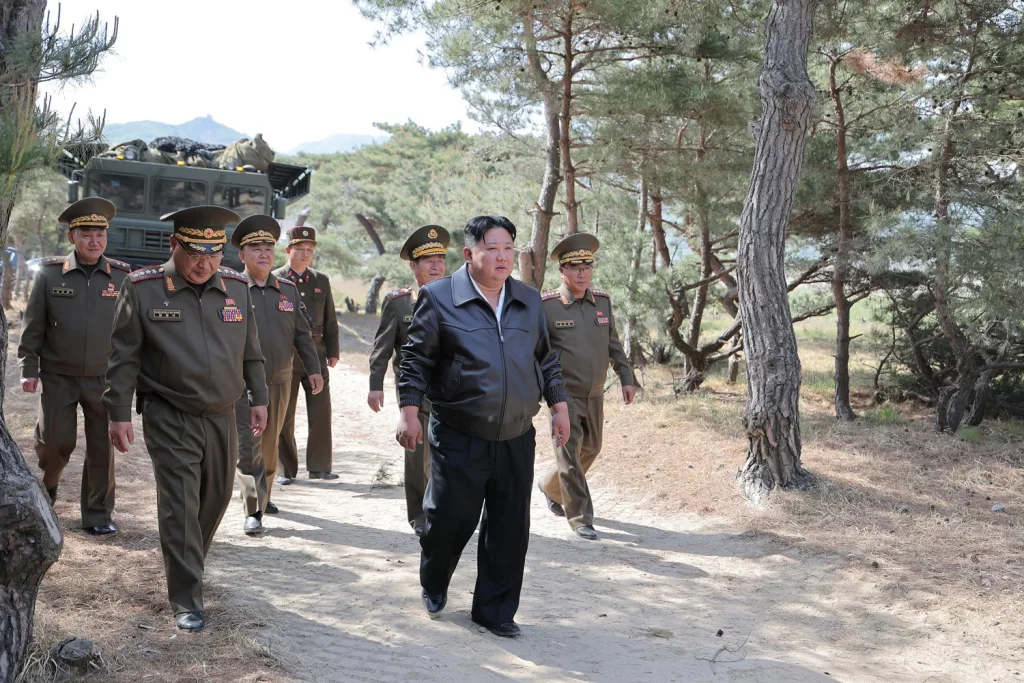 KUZEY KORE NÜKLEER KARŞI SALDIRI SENARYOSU ÇERÇEVESİNDE FÜZE TATBİKATI YAPTIĞINI DUYURDU KİM JONG-UN: "NÜKLEER GÜCÜMÜZ MUHTEMEL BİR SAVAŞA KARŞI HER DAİM HAZIR OLMALI"
