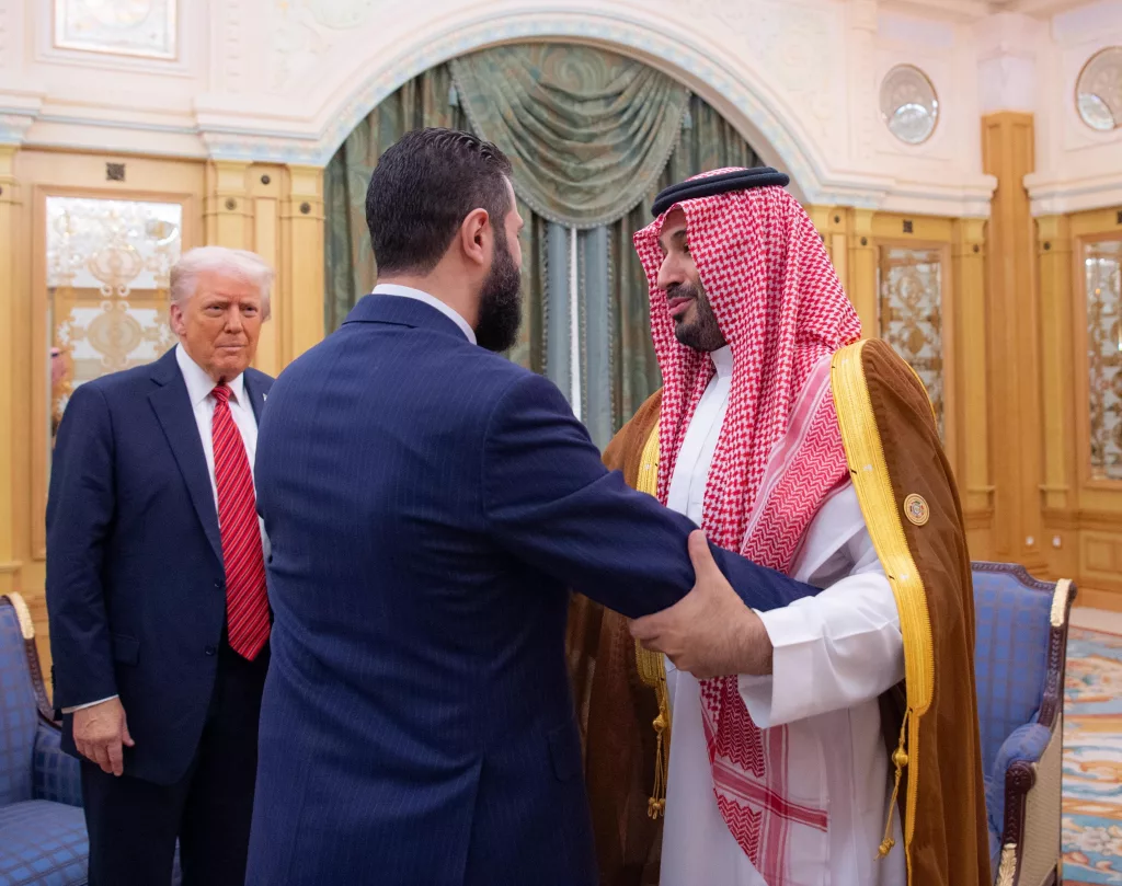 TRUMP, RİYAD'DA EŞ-ŞARA İLE GÖRÜŞTÜ ABD VE SURİYE LİDERLERİ ARASINDA 25 YIL SONRA İLK GÖRÜŞME