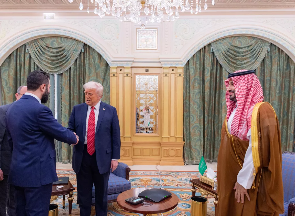TRUMP, RİYAD'DA EŞ-ŞARA İLE GÖRÜŞTÜ ABD VE SURİYE LİDERLERİ ARASINDA 25 YIL SONRA İLK GÖRÜŞME