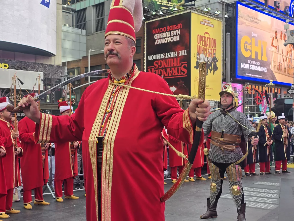 MEHTERAN BİRLİĞİ'NDEN TİMES MEYDANI'NDA GÖRKEMLİ KONSER