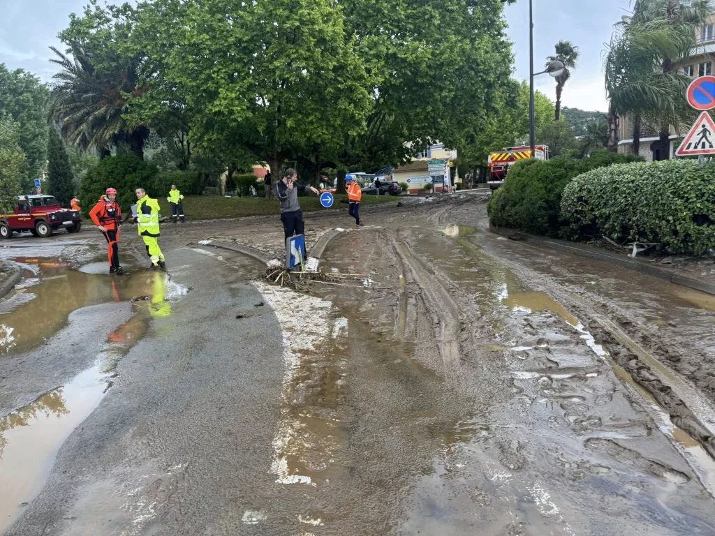 FRANSA'DA SEL: 1 KİŞİ ÖLDÜ, 1 KİŞİ KAYIP