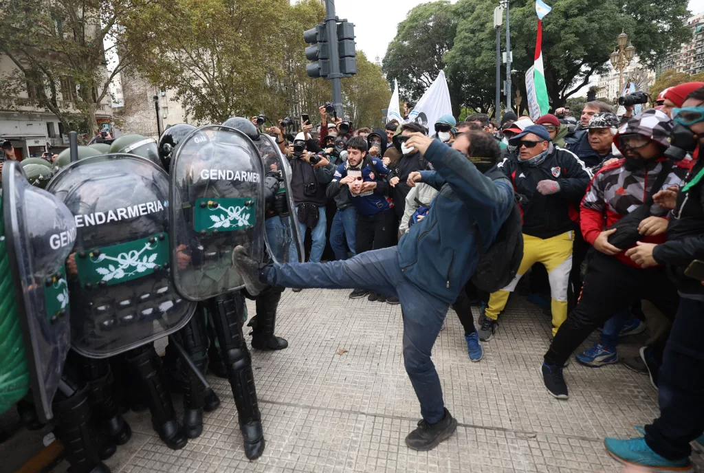 Clashes during pensioners' protest outside Argentine Congress