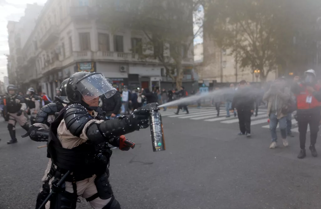 Clashes during pensioners' protest outside Argentine Congress